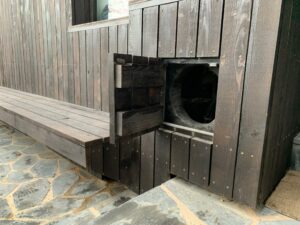 Bardage bois aspect brulé - Schiltigheim - Détail trappe