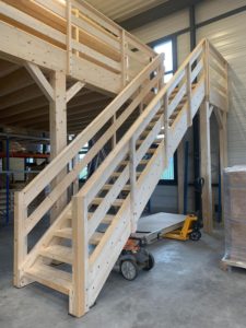 escalier pour usage professionnel - projet e2 - Plateforme de stockage